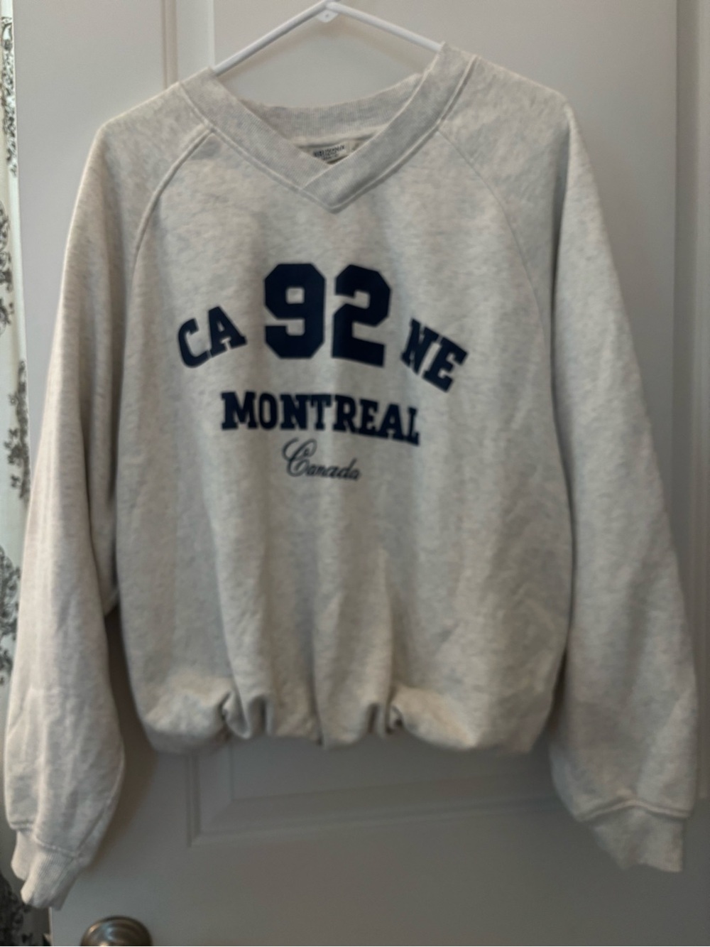 Arizona Jean Company Light Gray Pullover Sweatshirt with Navy Print